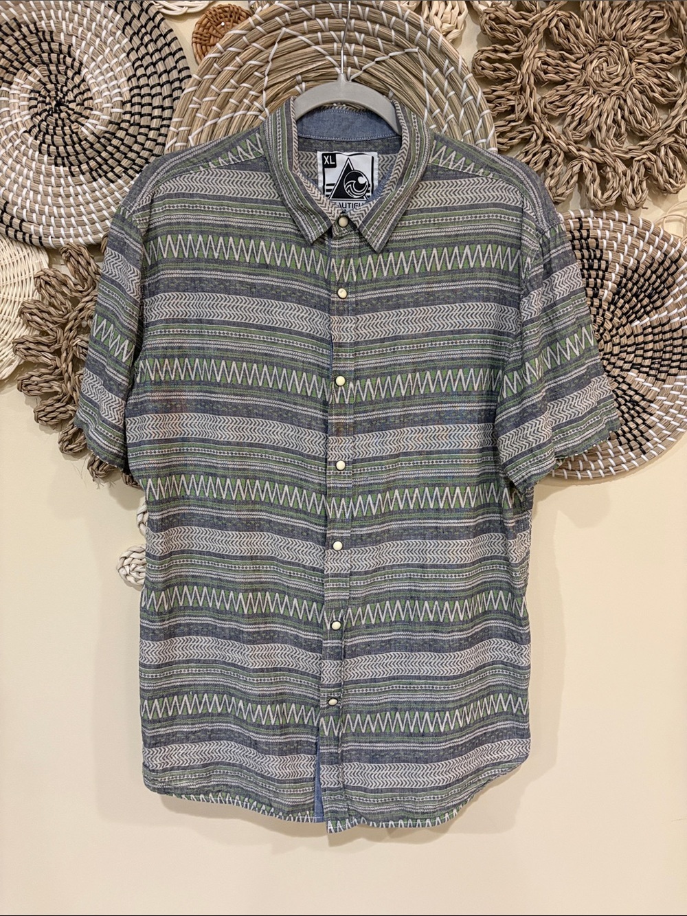 Beautiful Giant Aztec Button-Down Shirt XL. Snap front